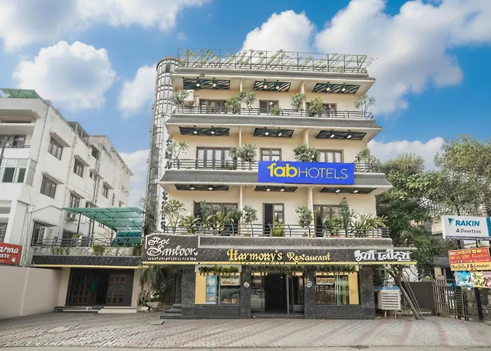 Fabhotel Santoor Geeta Bhawan Square